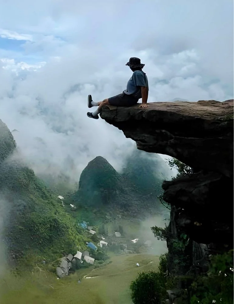 white cliff in ha giang loop tour 3 day