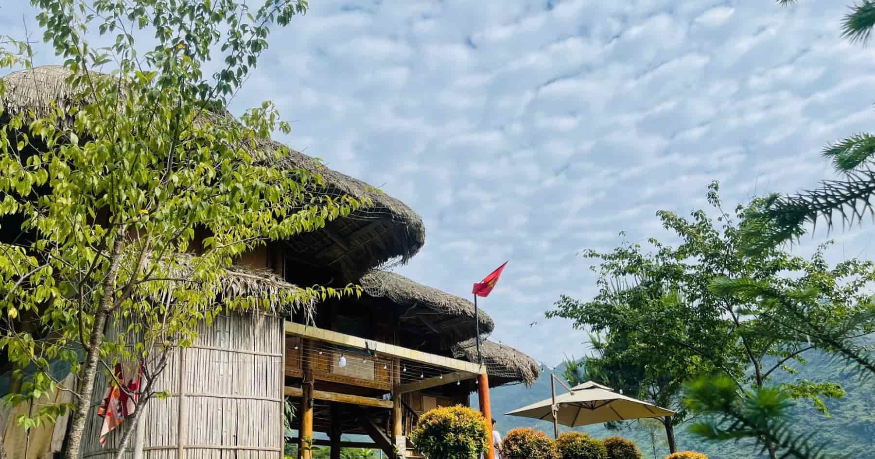 Tớ Dày Du Già Village